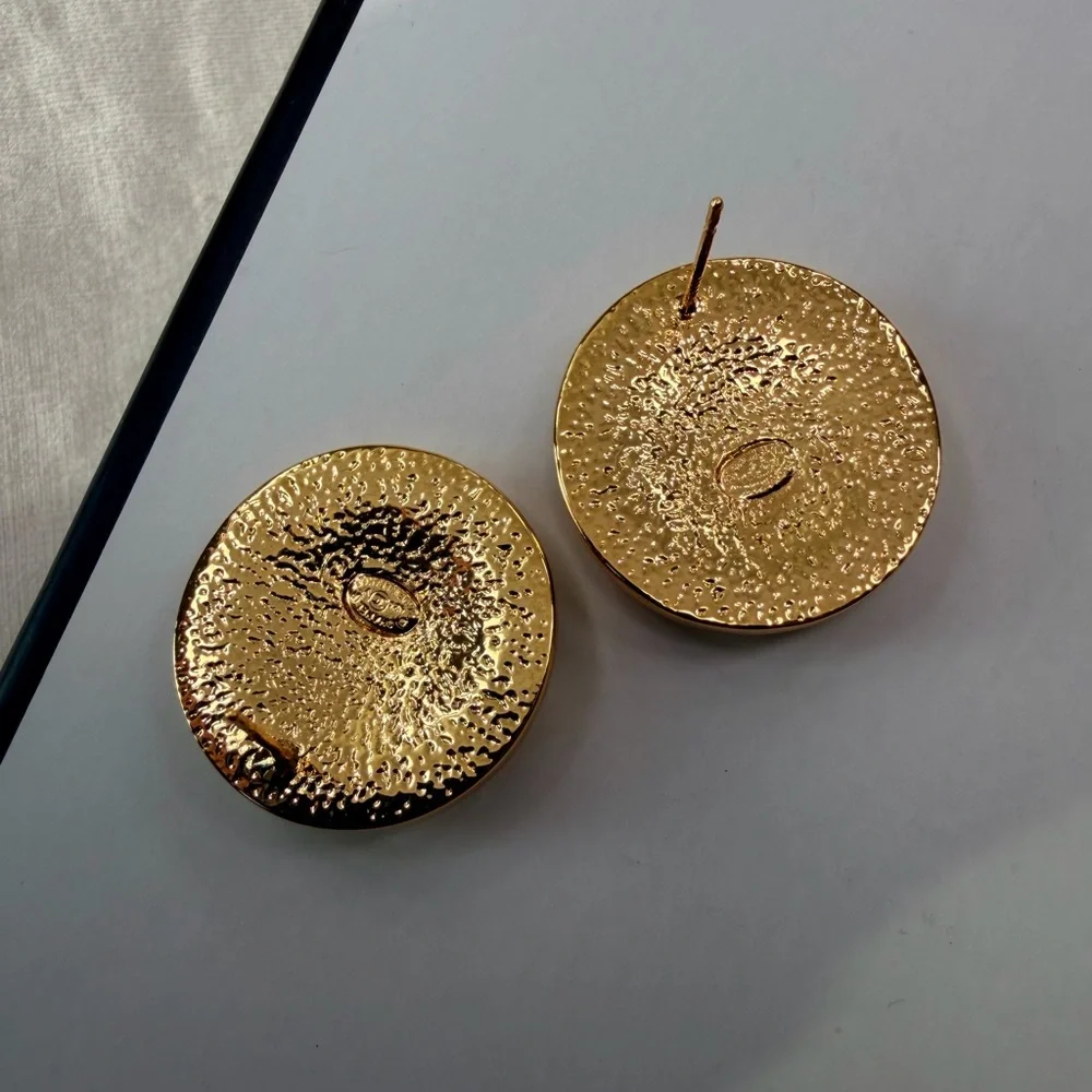 🖤Vintage Chanel Gold CC Logo Earrings✨ - Picture 8 of 10